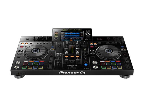 Photo produit du contrôleur XDJ RX2 de la marque Pioneer. Image sur fond blanc.