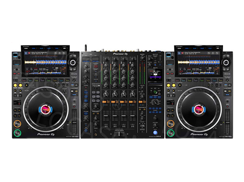 Photo d'une régie DJ complète comprenant deux lecteur CDJ-3000X et une console DJM-9A de la marque PIONEER. Photo sur fond blanc.