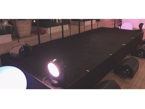 Scène 8x4 m - H : 60 cm - Moquette et jupe noires